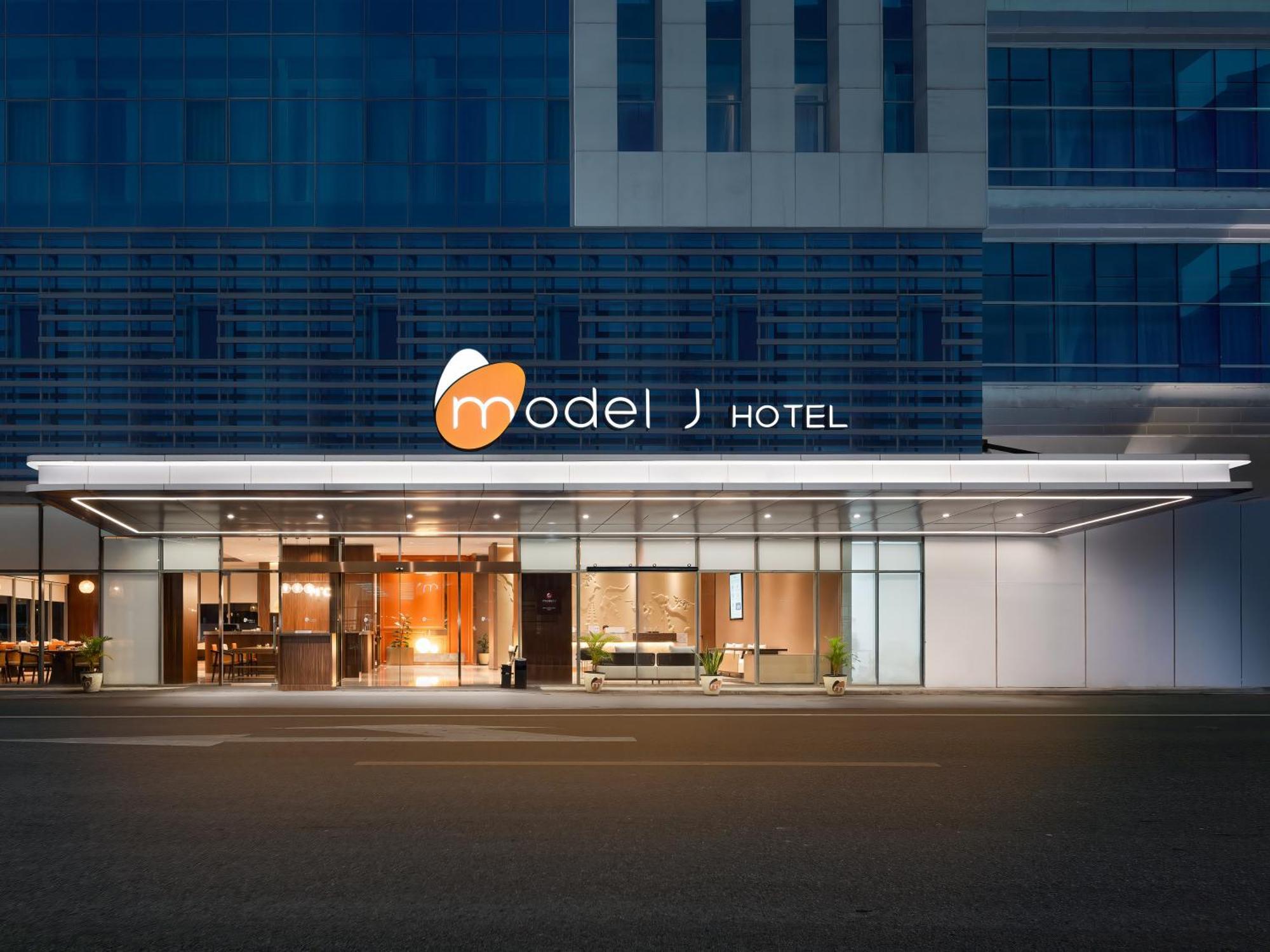 Model J Hotel Jakarta Soekarno - Hatta Airport Тангеранг Экстерьер фото