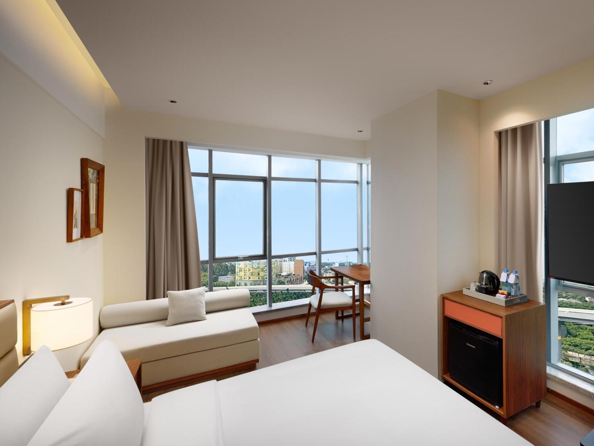 Model J Hotel Jakarta Soekarno - Hatta Airport Тангеранг Экстерьер фото